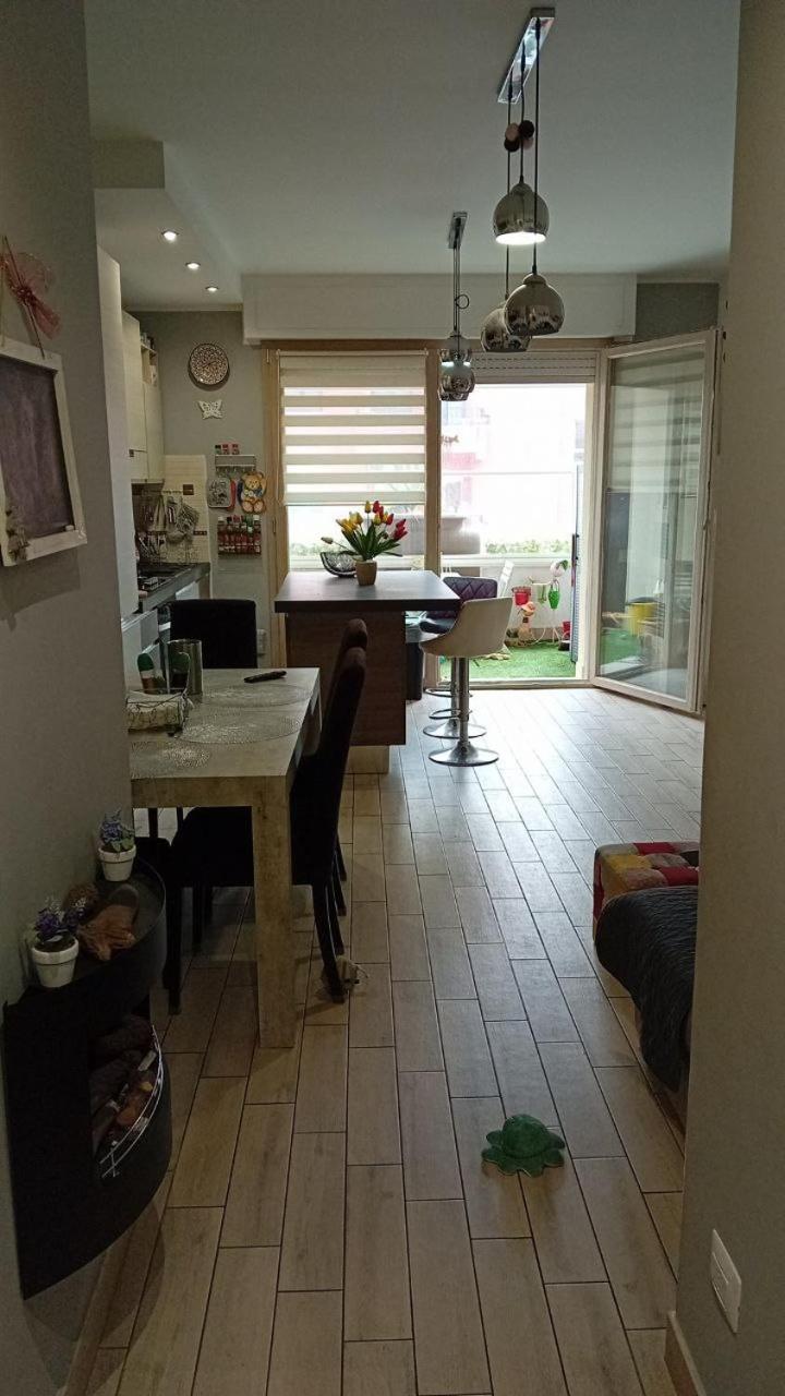 Pomezia Centro Apartment ภายนอก รูปภาพ